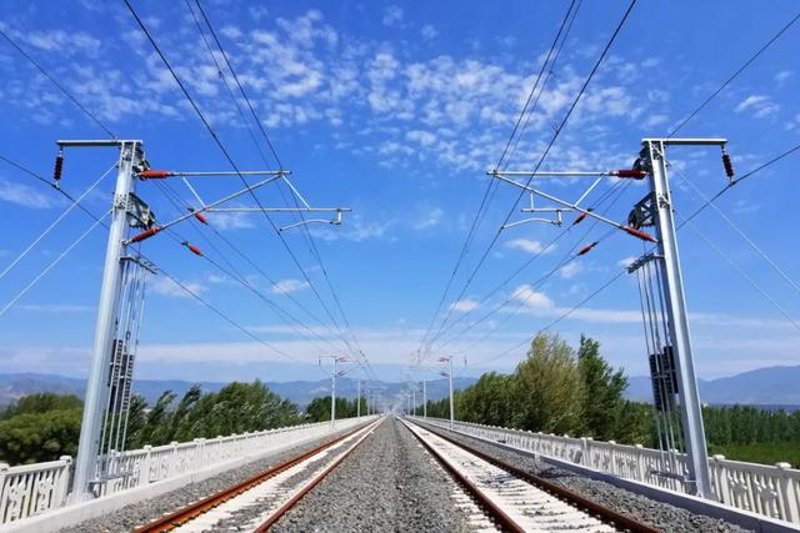 铁路电气化设备：推动时代向前的隐形力量
